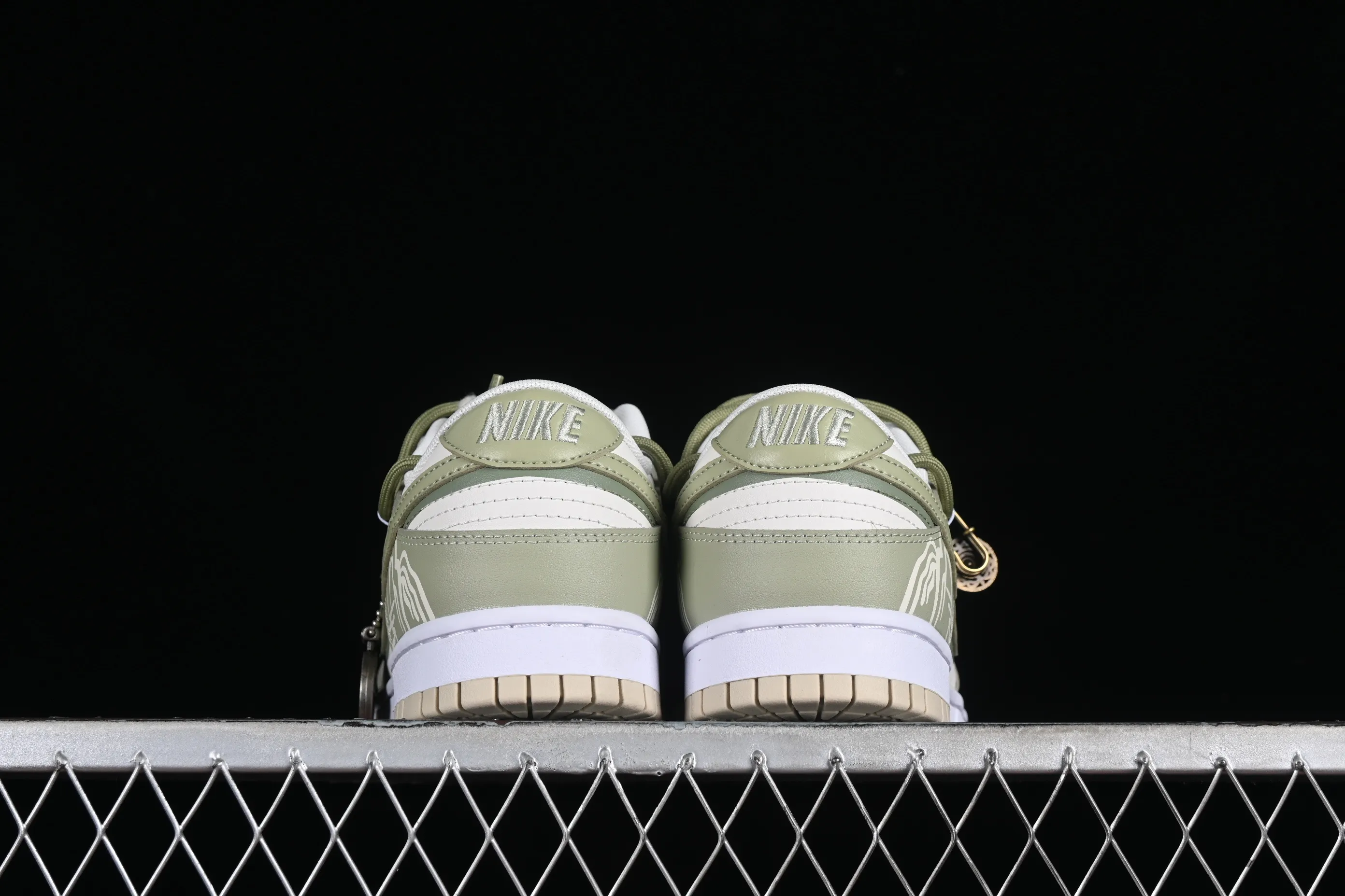All categories Nk SB Dunk series Nk SB Dunk Low low-top sneakers Nk Dunk Low tea gift box Chinese style palace Longjing tea beige green SB strap low-top casual sneakers DV0831-003